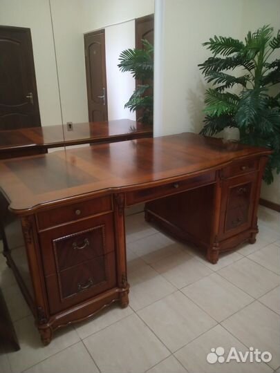 Письменный стол