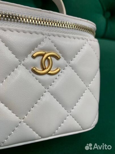 Сумка Chanel Vanity белая