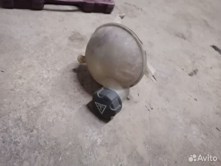 Бачок расширительный Peugeot 308