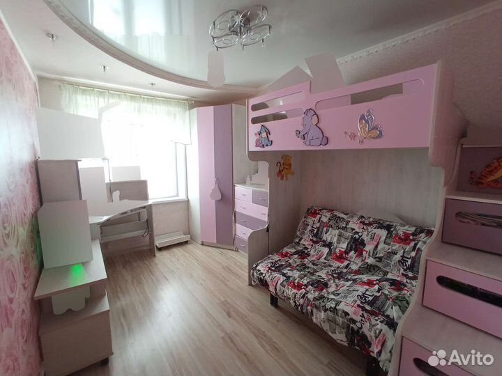 Комплект мебели в детскую