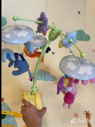 Мобиль ночник на кроватку Tomy Винни Пух