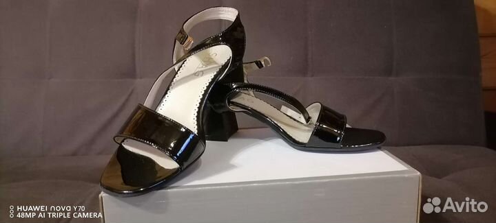 Босоножки женские 36 размер натуральная кожа новые