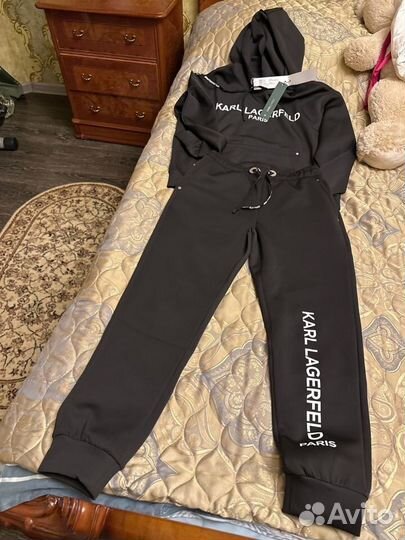 Спортивный костюм женский