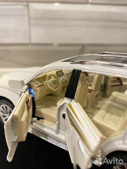 Модель автомобиля Toyota Land Cruiser 200