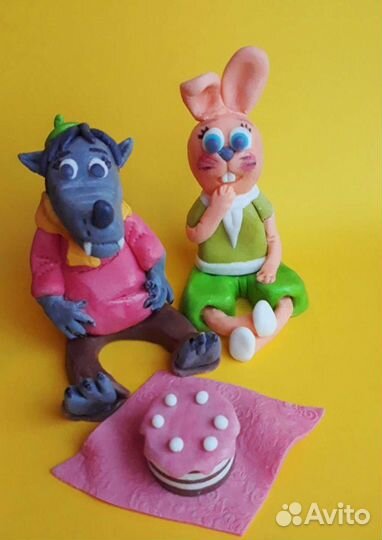 Заяц и волк из мастики