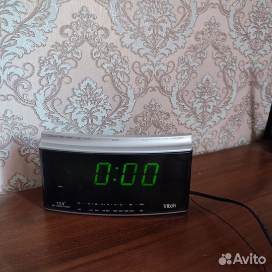 Часы с радио