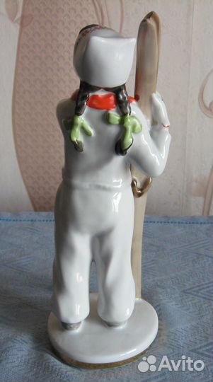 Статуэтка. Фарфор. Лыжница. лфз, высший сорт, Высо
