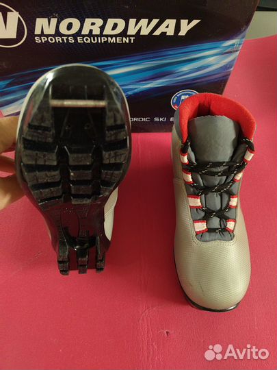 Лыжные ботинки