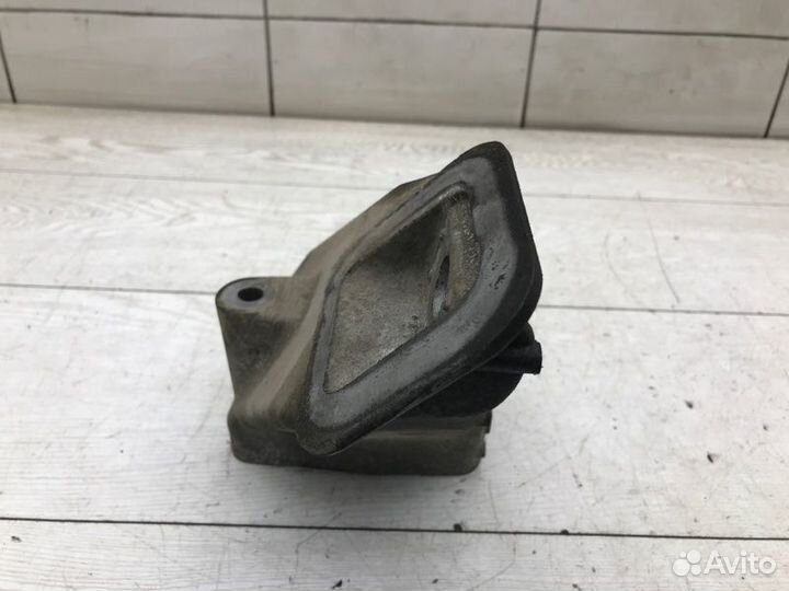 Кронштейн двигателя левый Land Rover Range Rover