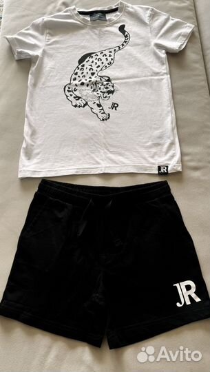 Комплект из футболки и шортов