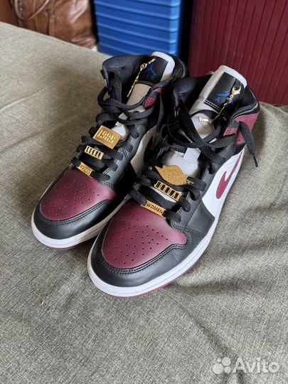 Jordan 1 Mid Beetroot