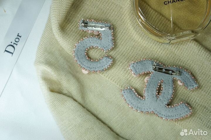 Броши в стиле Chanel и n 5