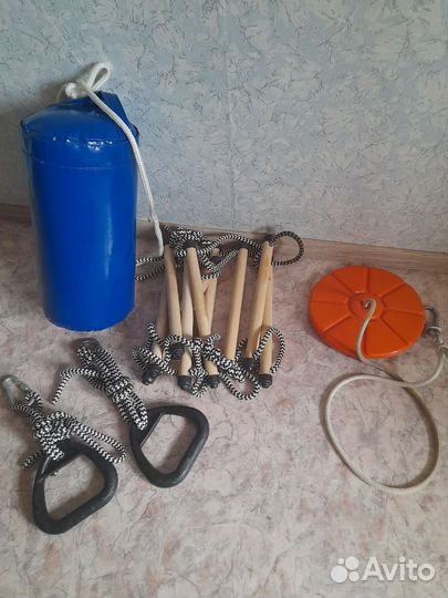 На шведскую стенку кольца, груша, тарзанка,лесница