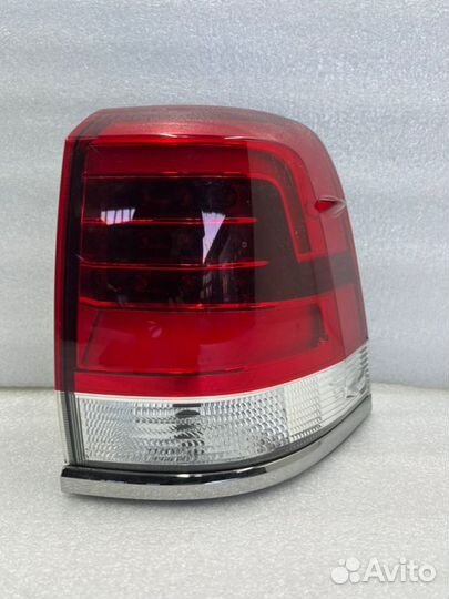 Фонарь наружный задний правый Toyota Land Cruiser