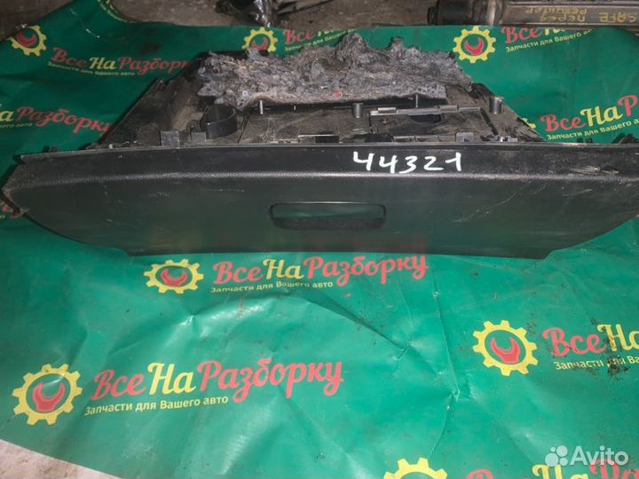 Бардачок Peugeot 308 хечбэк 1.6Л 2008