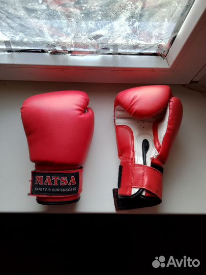 Боксерские перчатки