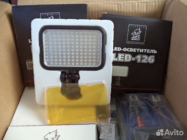 Накамерный LED-осветитель LED-126 для фотокамеры
