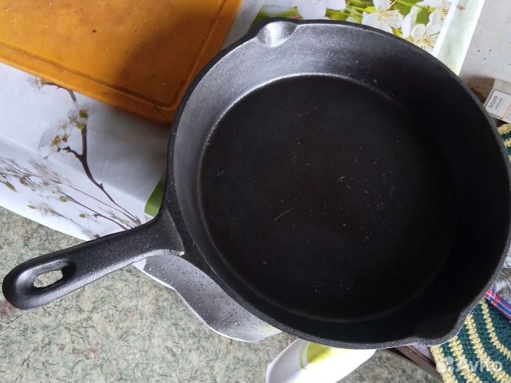 Сковороды чугунные разных размеров