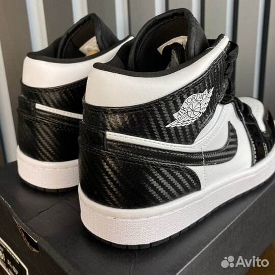 Air jordan 1 mid carbon