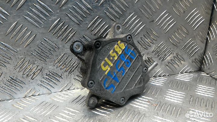 Насос вакуумный Toyota Avensis