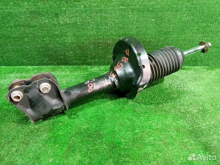 Стойка подвески передняя правая Subaru Legacy