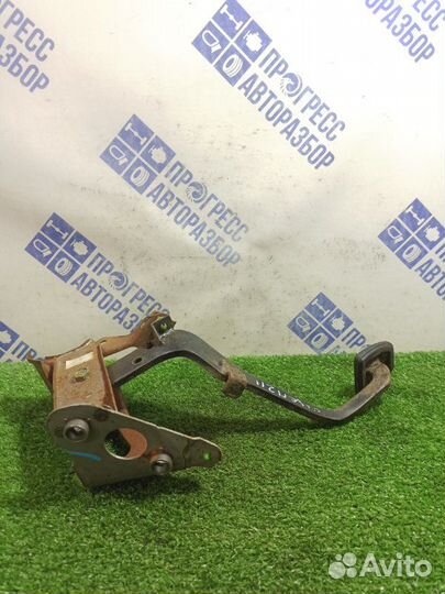 Педаль сцепления Toyota Avensis универсал 1.8