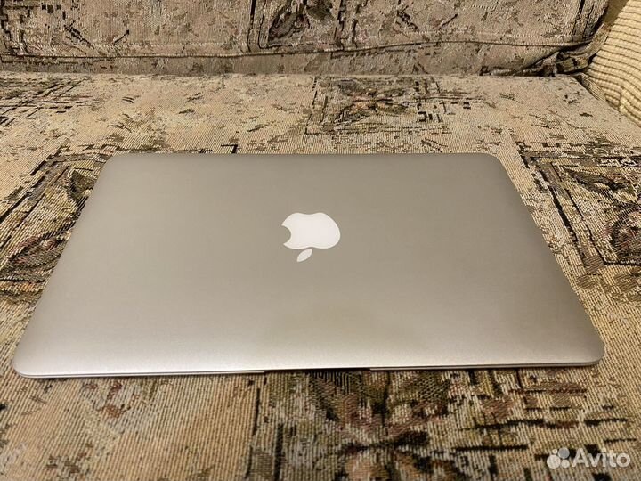 Apple MacBook Air 11-inch, Mid 2012