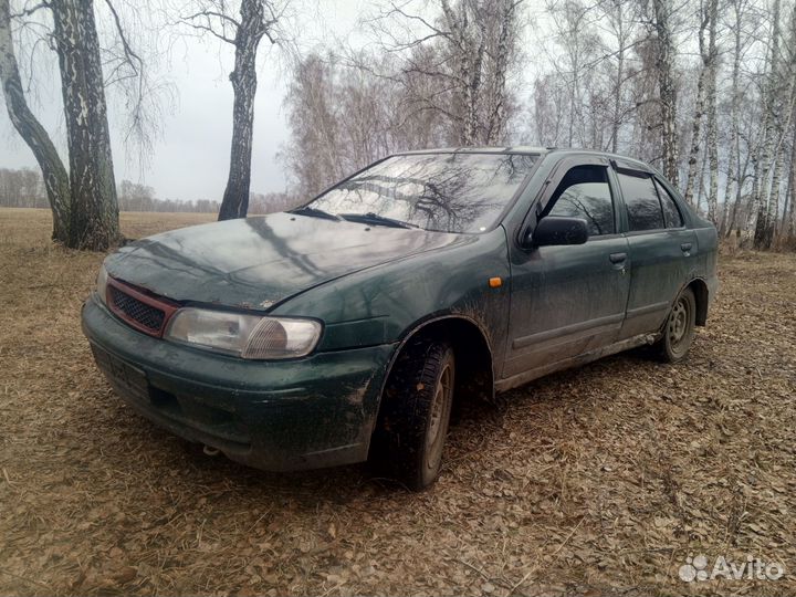 Nissan Almera 1.6 МТ, 1997, битый, 327 053 км