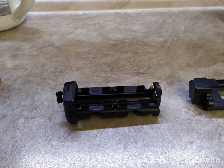 Nikon Батарейный блок D7100 и D7200