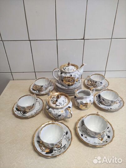 Фарфоровый чайный сервиз 