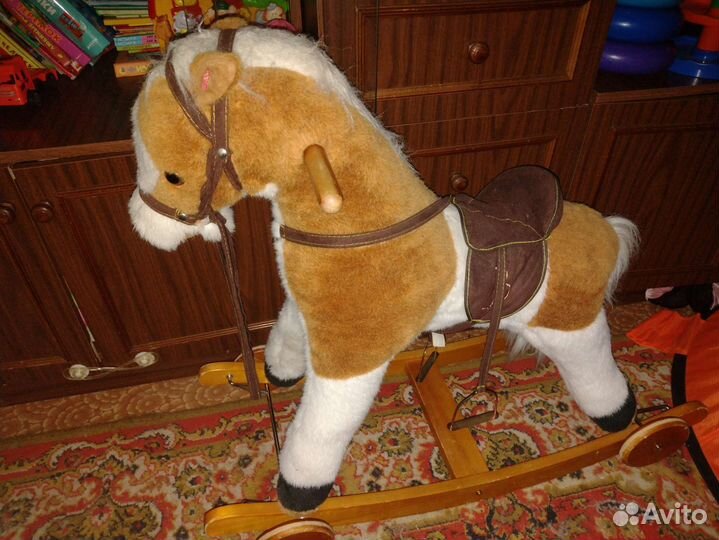 Детская качалка лошадь с колесами