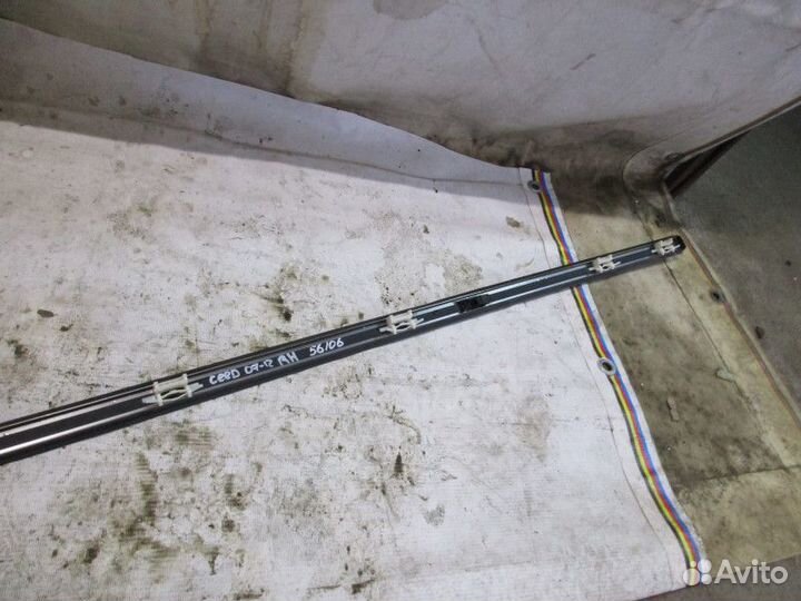 Молдинг крыши правый Kia Ceed 2007-2012 (872201H00