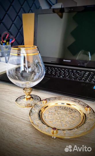 Бокал с блюдцем в золоте