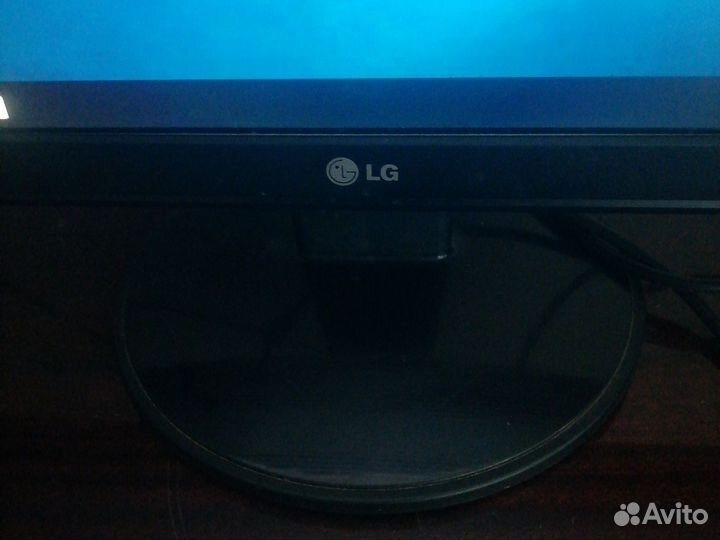 Монитор LG 22