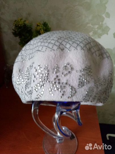 Женские панамы, береты, шапки