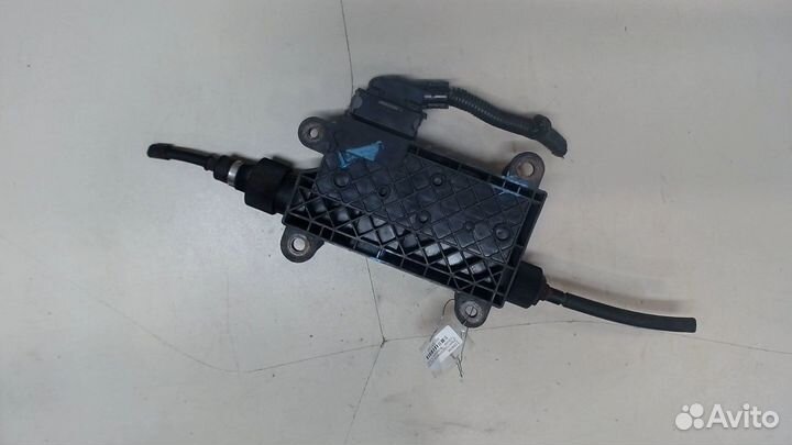 Электропривод ручного тормоза Toyota Avensis 3, 20