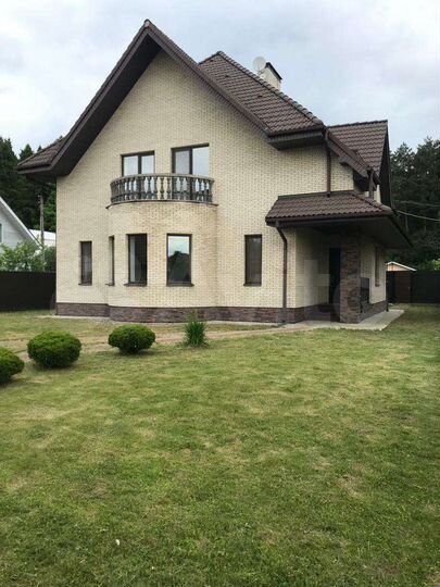 Коттедж 250 м² на участке 6 сот.