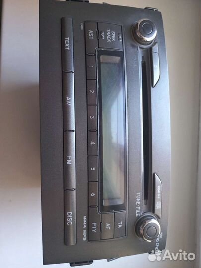 Штатная магнитола на Toyota auris E150