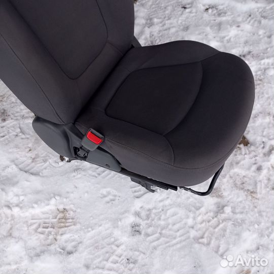 Переднее левое сиденье Chevrolet Spark M300