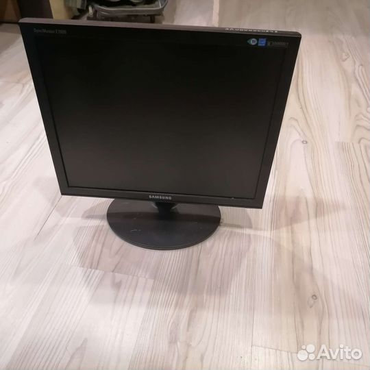 Монитор Samsung