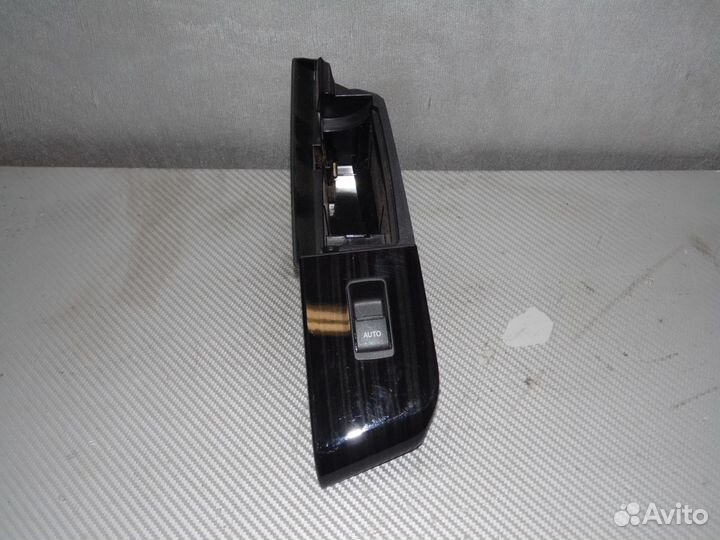 Кнопка стеклоподьемника задняя левая Лексус лс