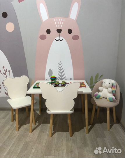 Мягкий стульчик и стол