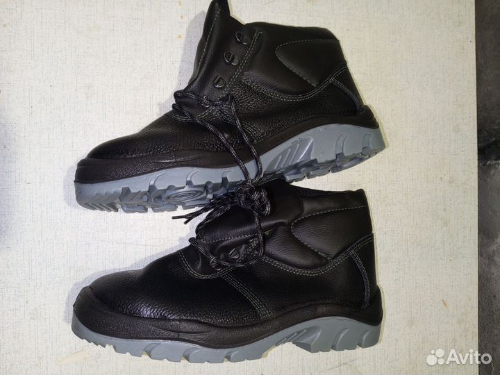 Ботинки рабочие 44 размер новые