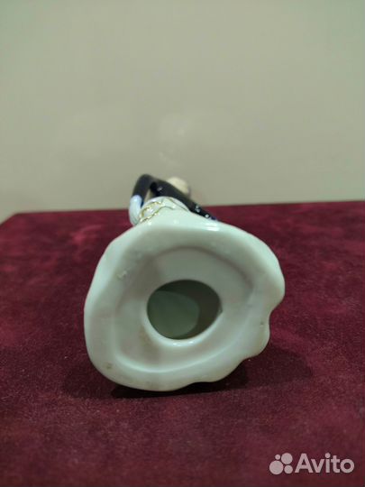 Винтажная фарфоровая статуэтка