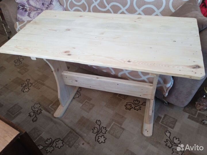 Стол и лавочка