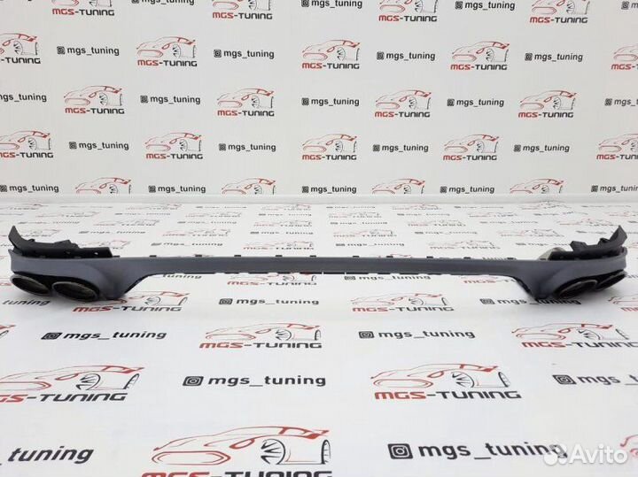 Диффузор с черными насадками стиль SQ8 на Audi Q8