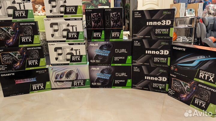 Коробки от видеокарт (красные, зелёные)