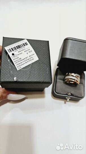 Кольцо с бриллиантом