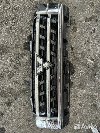 Решетка радиатора pajero 4