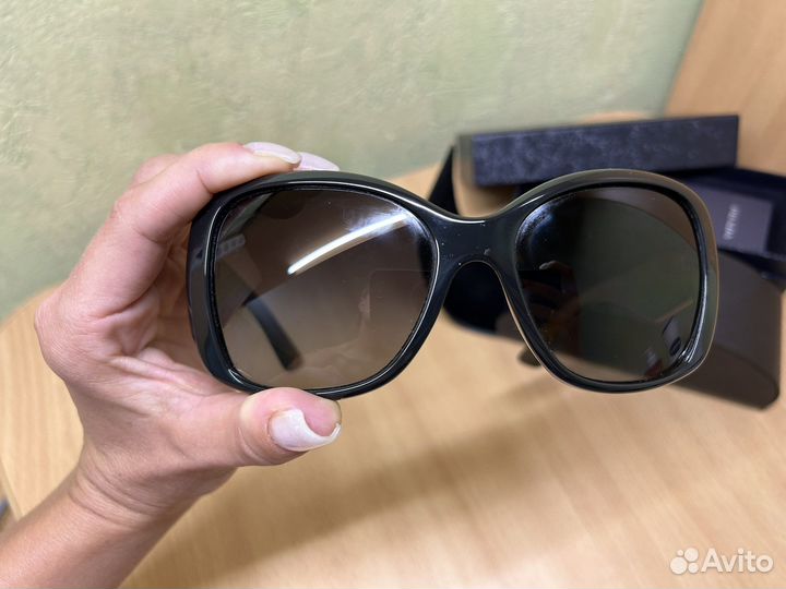 Солнцезащитные очки Prada